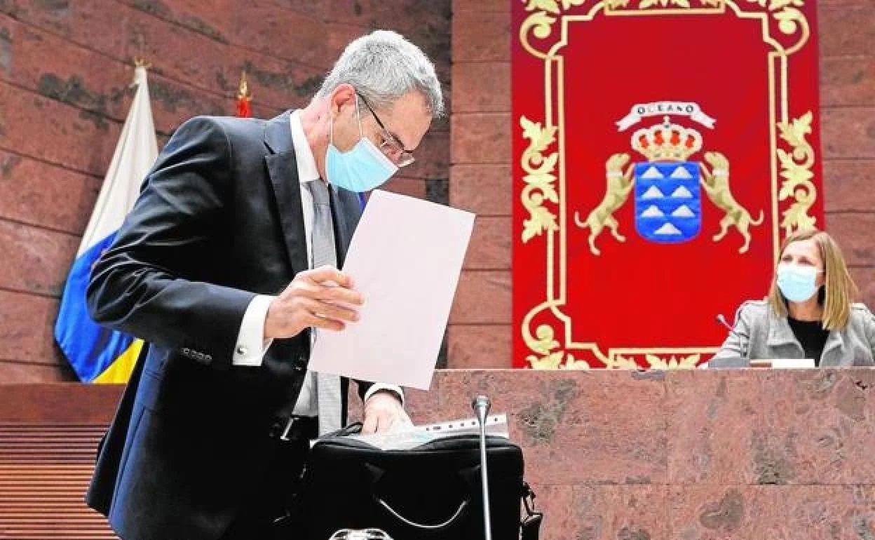 El Fiscal Superior Luis del Río presenta la Memoria en el Parlamento de Canarias