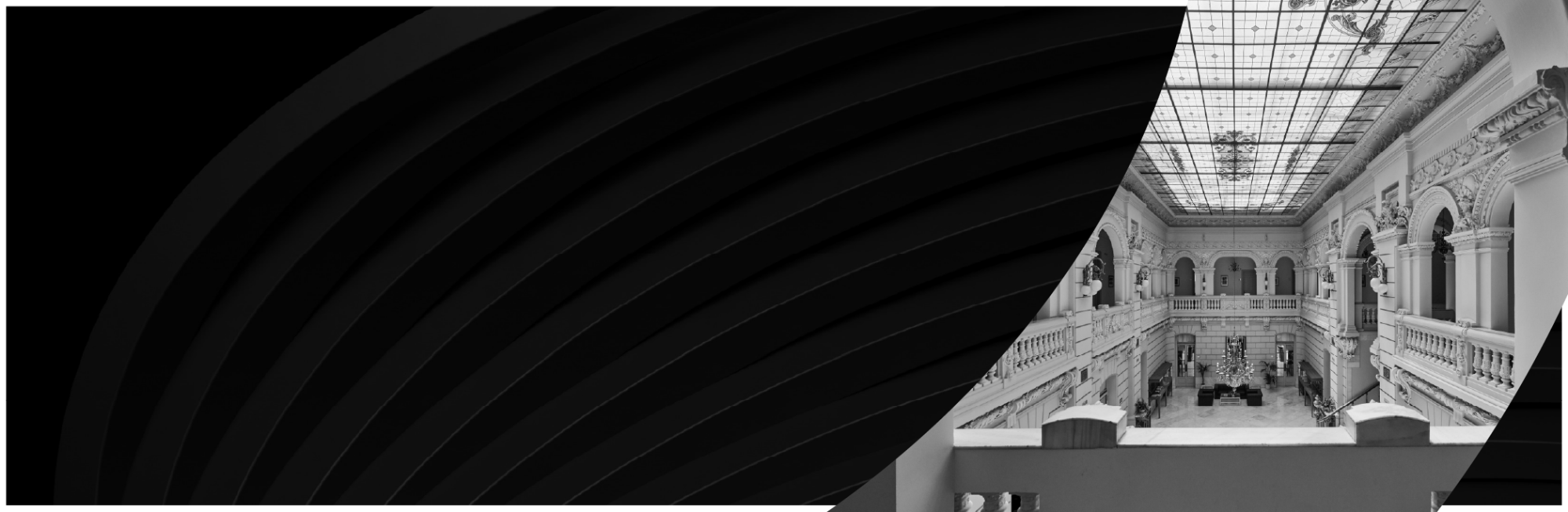 patio central de la sede de la Fiscalía General del Estado