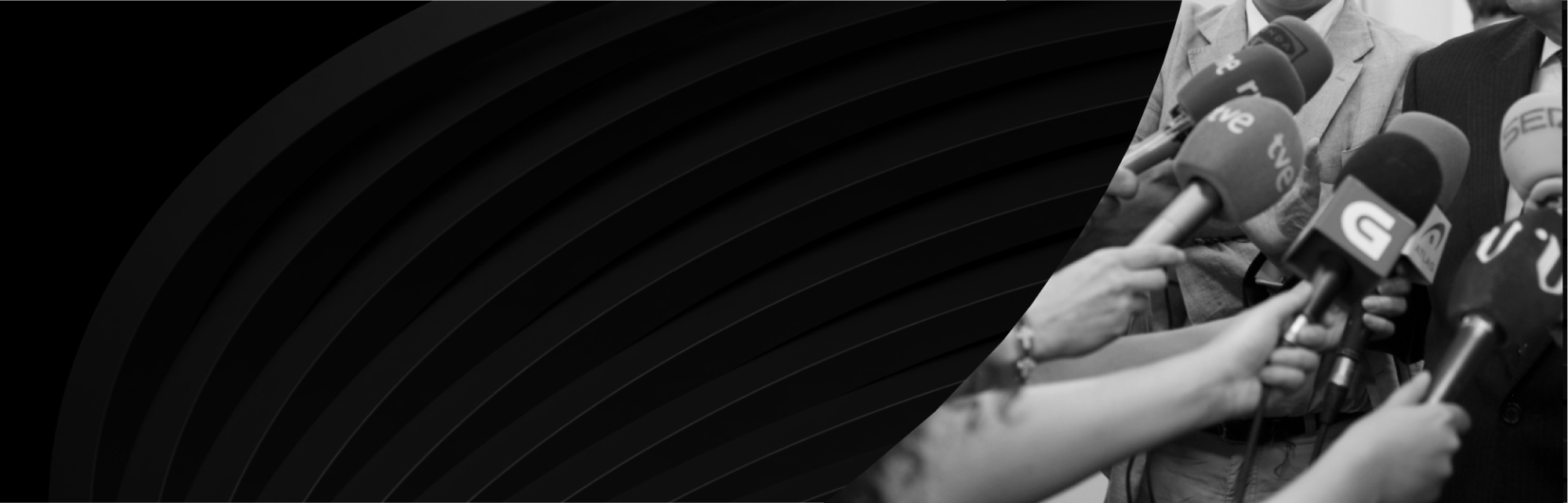 Fiscales con micrófonos de medios